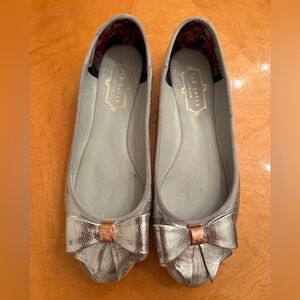 Ted Baker Metallic Silver Bow Flats with Rose Gold Accent- Size 37.5 (US 7)